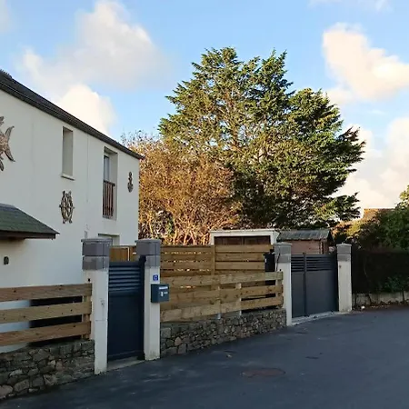 Maison A Cote De La